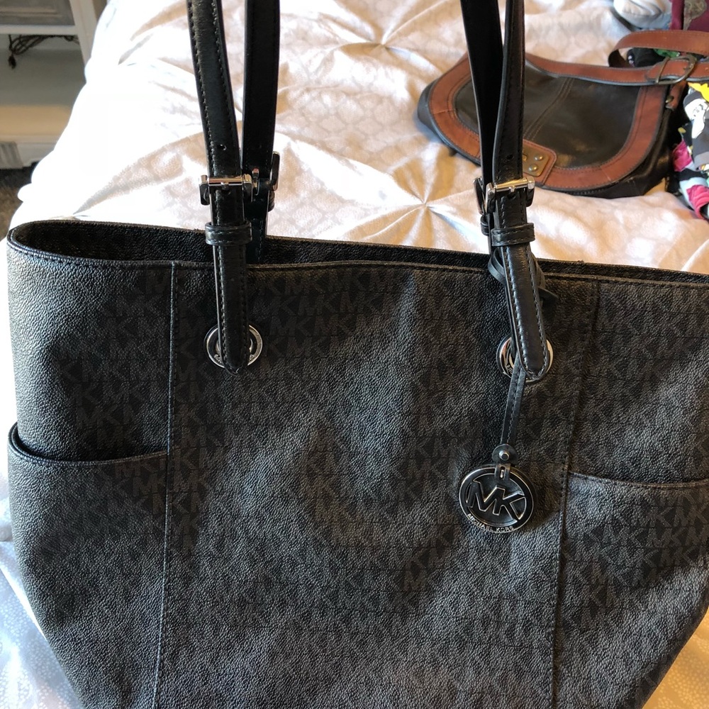 Authentic Michael Kors Jet Set Tote